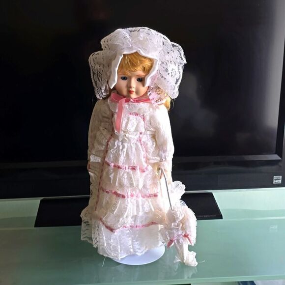 Beautiful Porcelain Doll - Picture 1 of 6